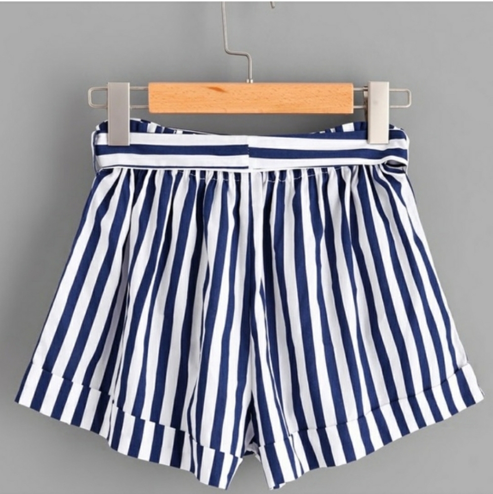 New October love shorts - Picture 2 of 6